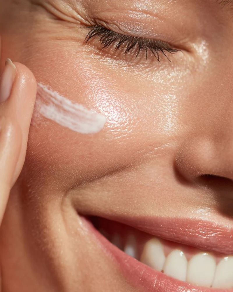 Youthful Moisturiser - 10ml - Image 2